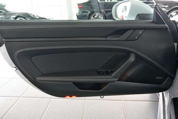 Porsche 911 GT3 Touring — photo 12