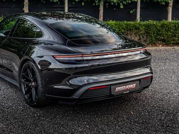 Porsche Taycan — photo 16