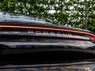 Porsche Taycan — photo 17