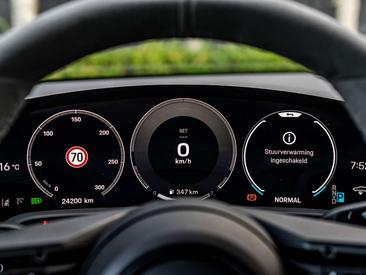Porsche Taycan — photo 27