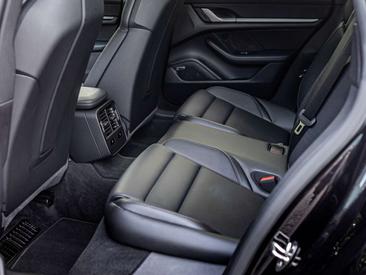 Porsche Taycan — photo 39