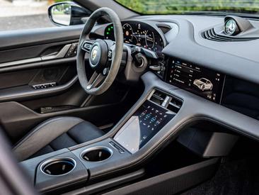 Porsche Taycan — photo 42