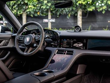 Porsche Taycan — photo 43