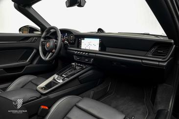 Porsche 911 Cabriolet Carrera 4 GTS — photo 14