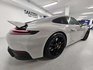 Porsche 911 Carrera 4 GTS — photo 3