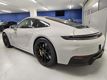 Porsche 911 Carrera 4 GTS — photo 7