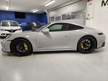 Porsche 911 Carrera 4 GTS — photo 9