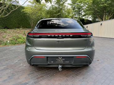 Porsche Macan I Electric — photo 10