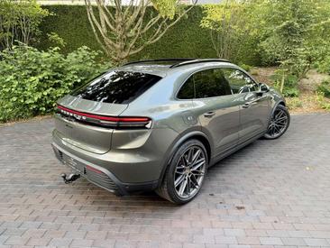 Porsche Macan I Electric — photo 14
