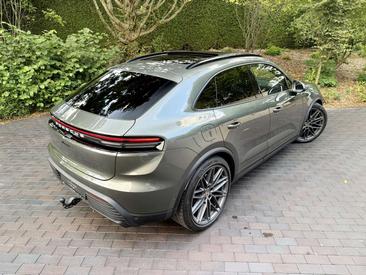 Porsche Macan I Electric — photo 15