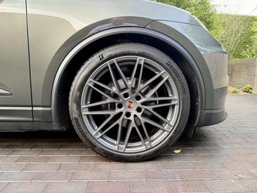 Porsche Macan I Electric — photo 17