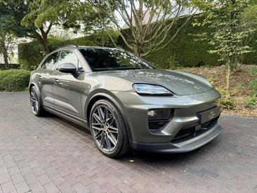 Porsche Macan I Electric — photo 18
