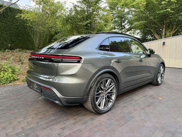 Porsche Macan I Electric — photo 20