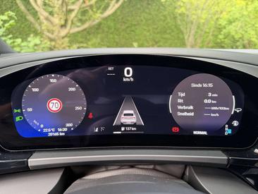 Porsche Macan I Electric — photo 29