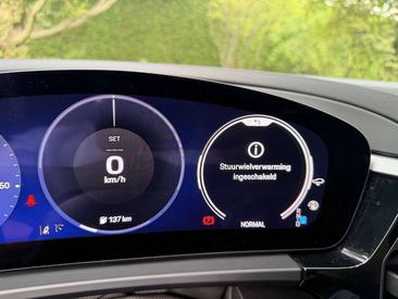 Porsche Macan I Electric — photo 31