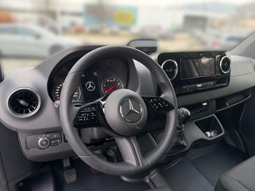Mercedes Sprinter Van 316 D — photo 11