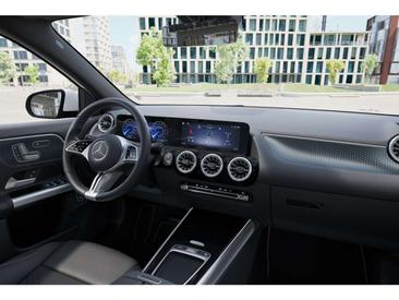 Mercedes EQA 250 — photo 8