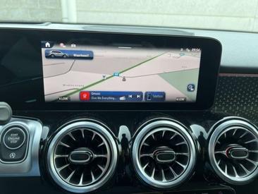 Mercedes GLB 200 — photo 11
