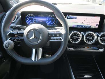 Mercedes EQA 250 — photo 11