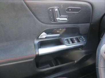 Mercedes EQA 250 — photo 12