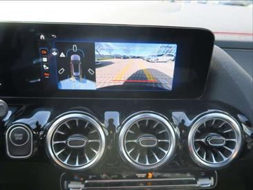 Mercedes EQA 250 — photo 13