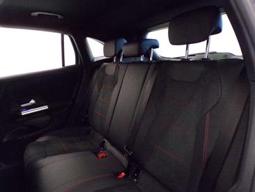 Mercedes GLA 200d — photo 13