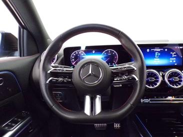 Mercedes GLA 200d — photo 15