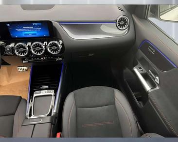 Mercedes GLA 200d — photo 11