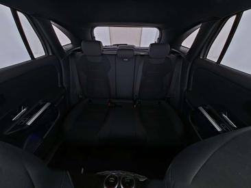Mercedes GLA 180 — photo 8