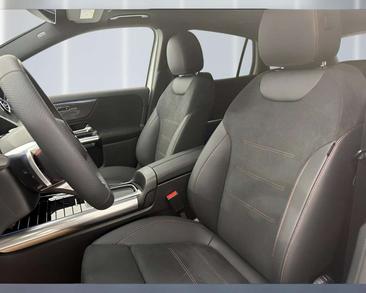 Mercedes GLA 200d — photo 13