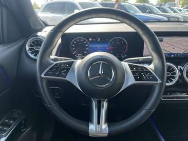 Mercedes GLB 220 D — photo 12