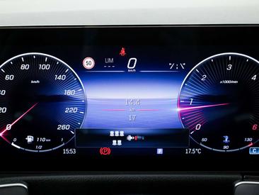 Mercedes GLB 200d — photo 14