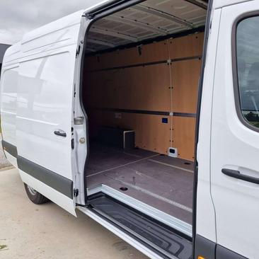 Mercedes Sprinter Van 316 D — photo 14