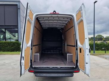 Mercedes Sprinter Van 316 D — photo 15