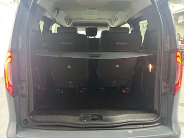 Mercedes EQT Van 200 — photo 13