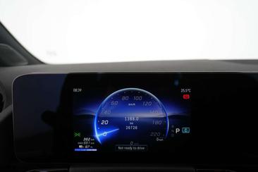 Mercedes EQA 250 — photo 14