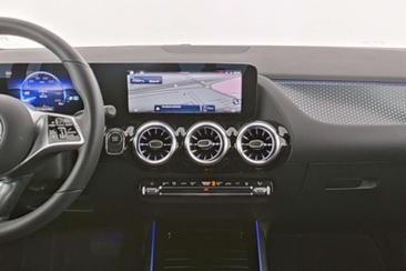 Mercedes EQA 250 — photo 15