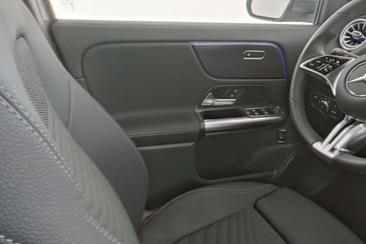 Mercedes EQA 250 — photo 16