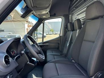 Mercedes Sprinter Van 316 D — photo 7