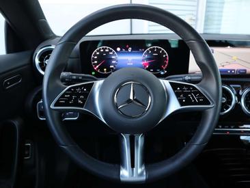 Mercedes CLA Berline 180 — photo 12