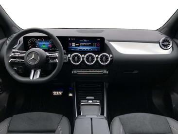 Mercedes GLA 200 — photo 11