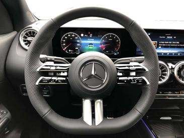 Mercedes GLA 200 — photo 12