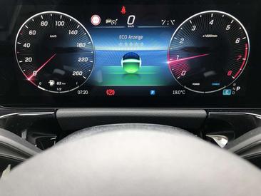 Mercedes GLA 200 — photo 13