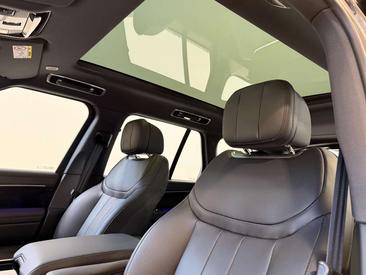 Land Rover Range Rover P550e — photo 6