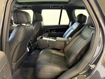 Land Rover Range Rover P550e — photo 17