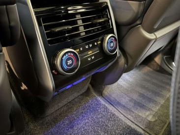 Land Rover Range Rover P550e — photo 18
