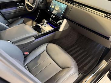 Land Rover Range Rover P550e — photo 23