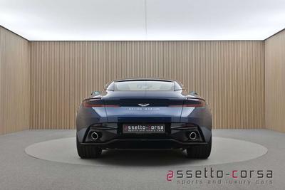 Aston Martin DB12 V8