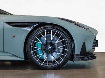 Aston Martin DB12 V8 — photo 3