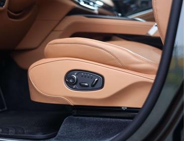 Aston Martin DBX 707 — photo 26